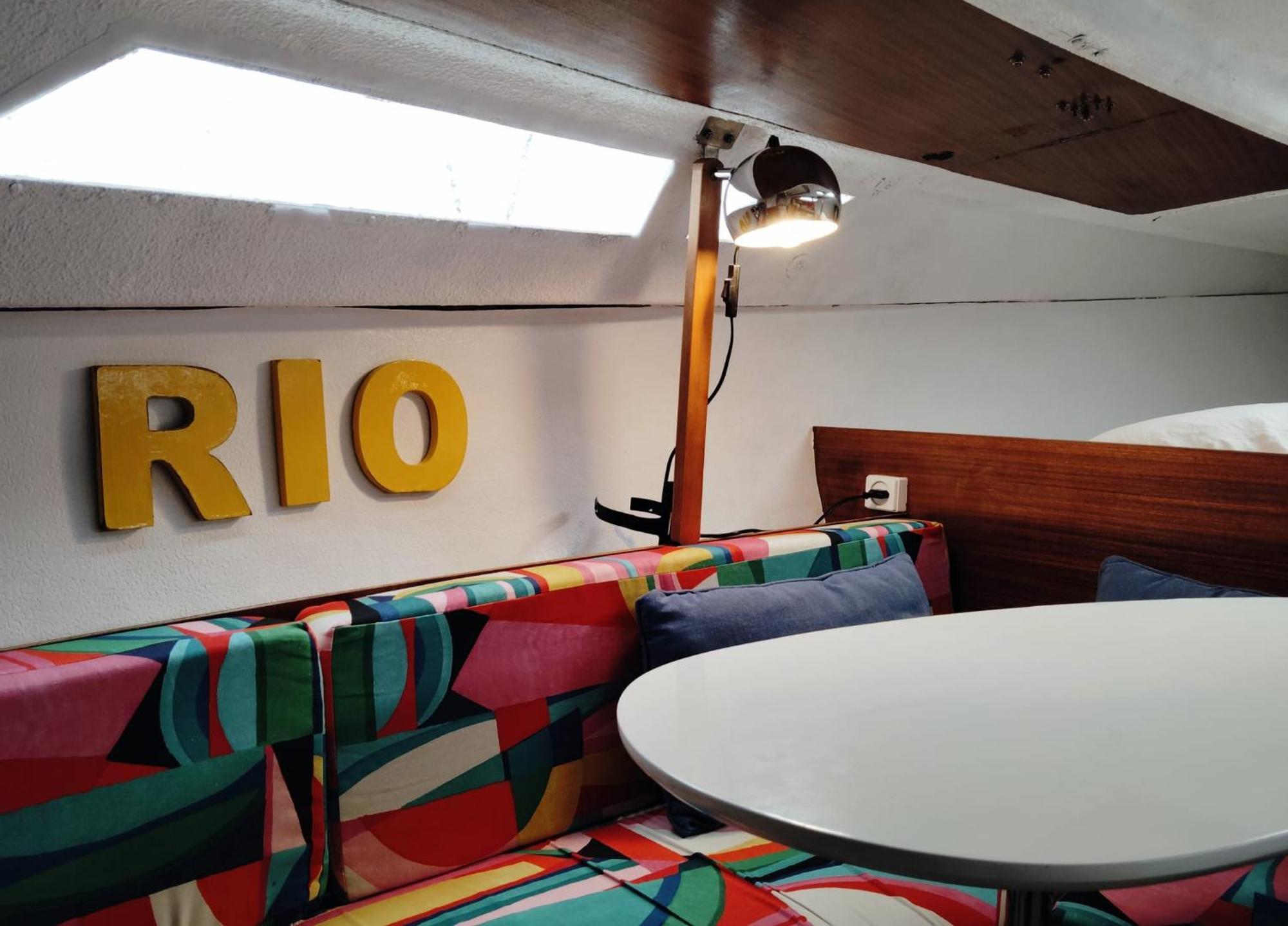70's Tiny Boat Botel Lissabon