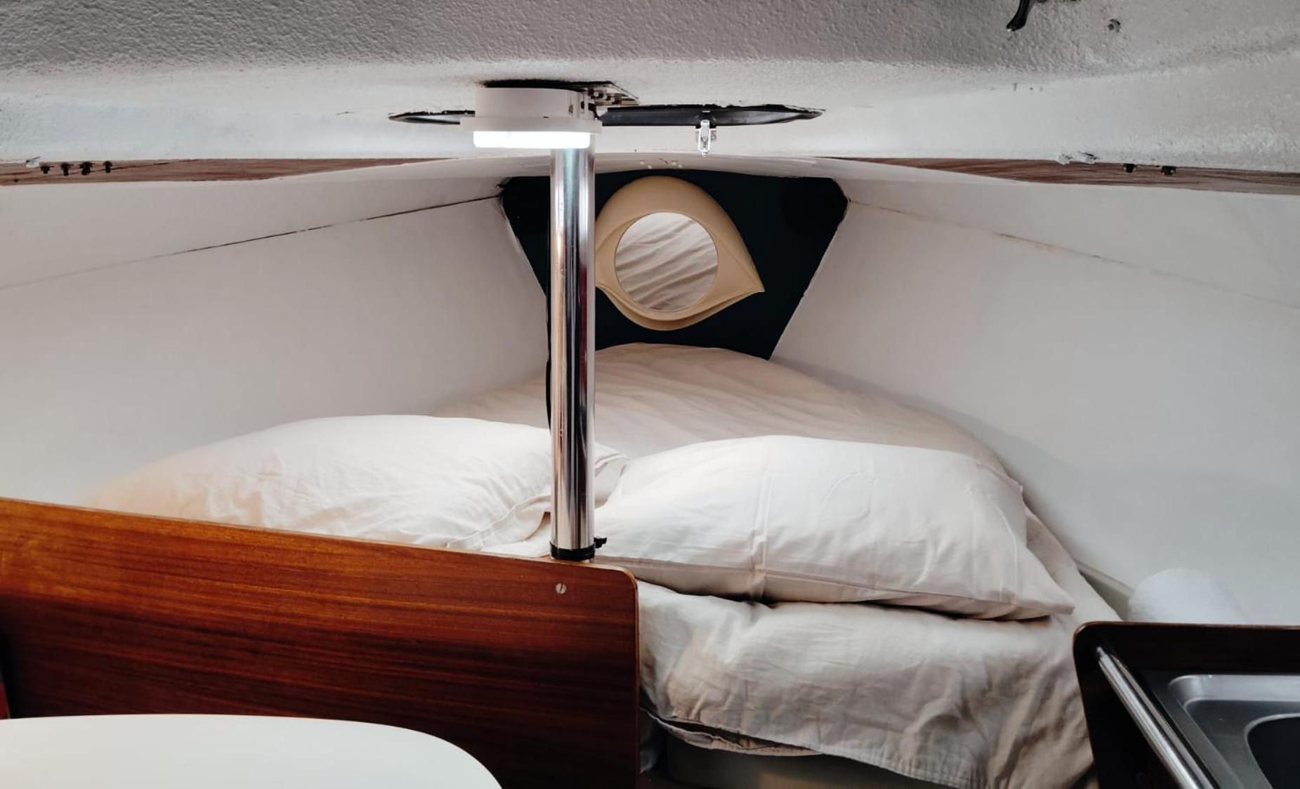 Botel 70's Tiny Boat Lissabon